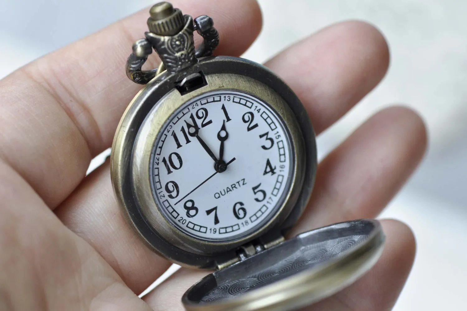 1 PC Antique Bronze Bezel Pocket Watch Necklace 1 Inch Cabochon A8638