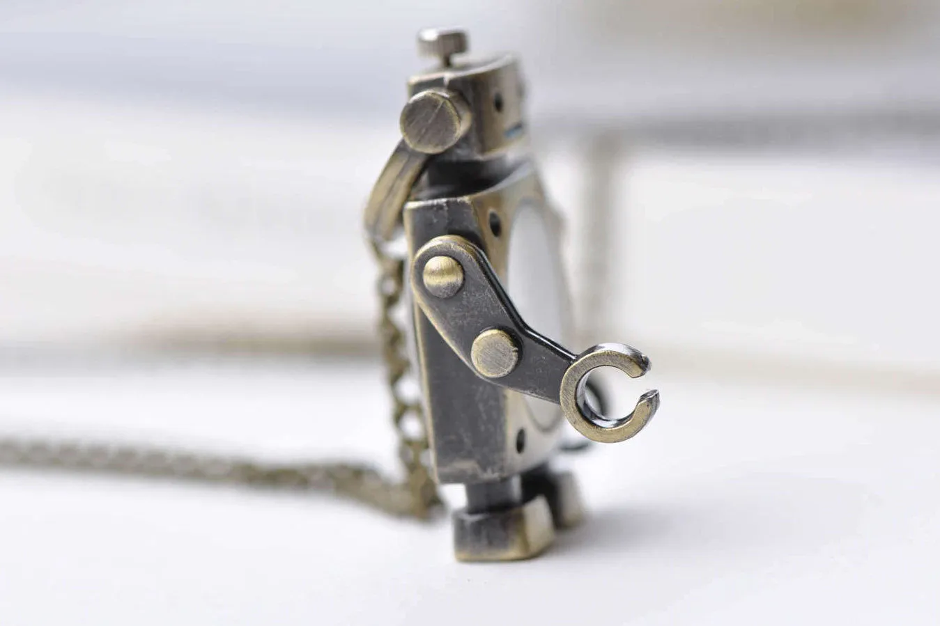 1 PC Antique Bronze Moveable Arm Robot Pocket Watch Necklace A8640