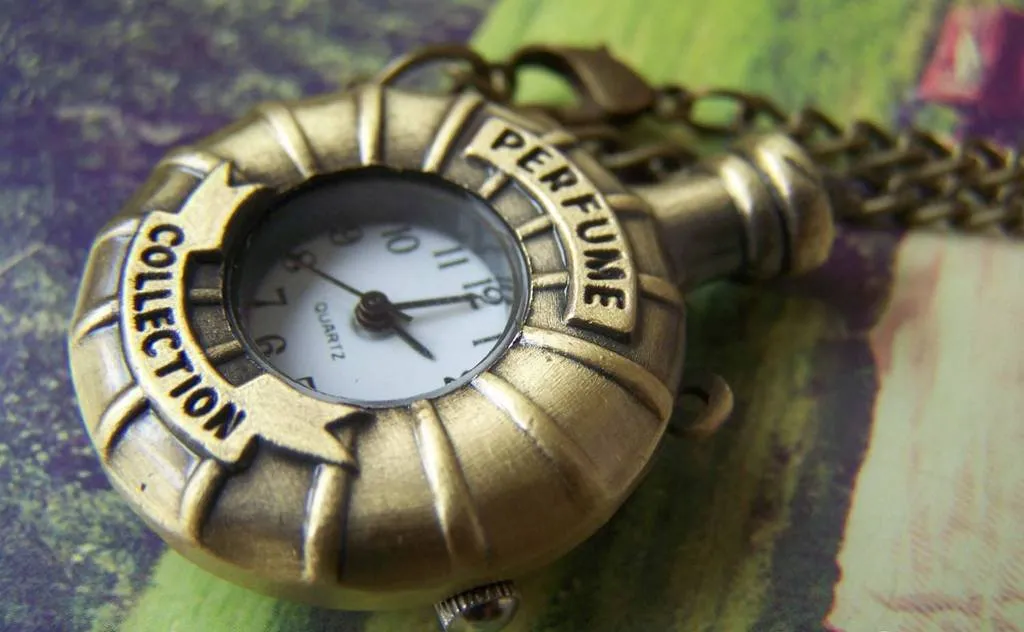 1 PC Antique Bronze Perfume Bottle Pocket Watch  A4609