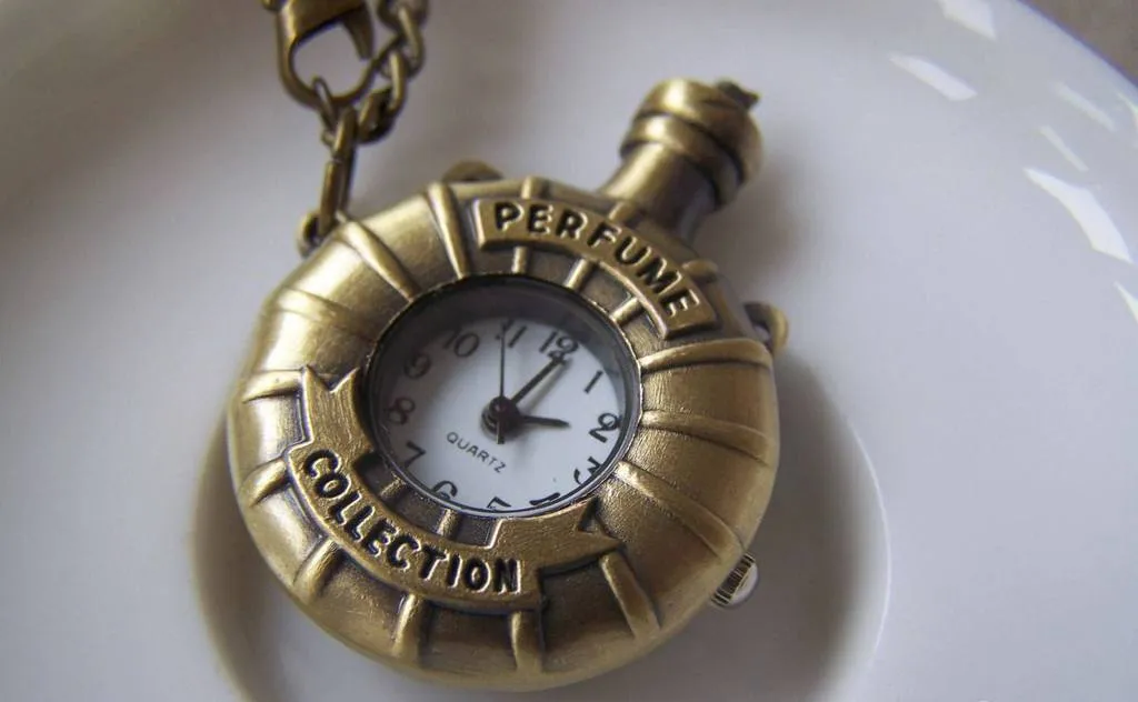 1 PC Antique Bronze Perfume Bottle Pocket Watch  A4609