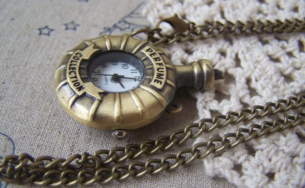 1 PC Antique Bronze Perfume Bottle Pocket Watch  A4609