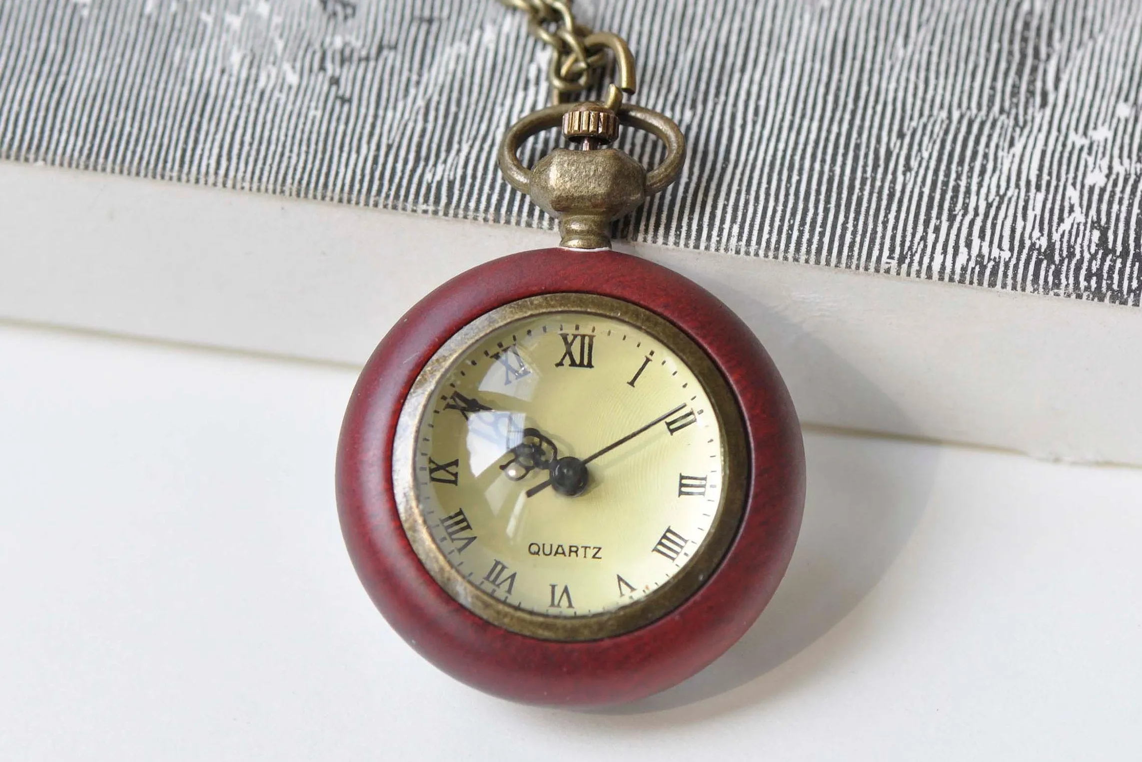 1 PC Antique Bronze Red Wood Pocket Watch Necklace A1139