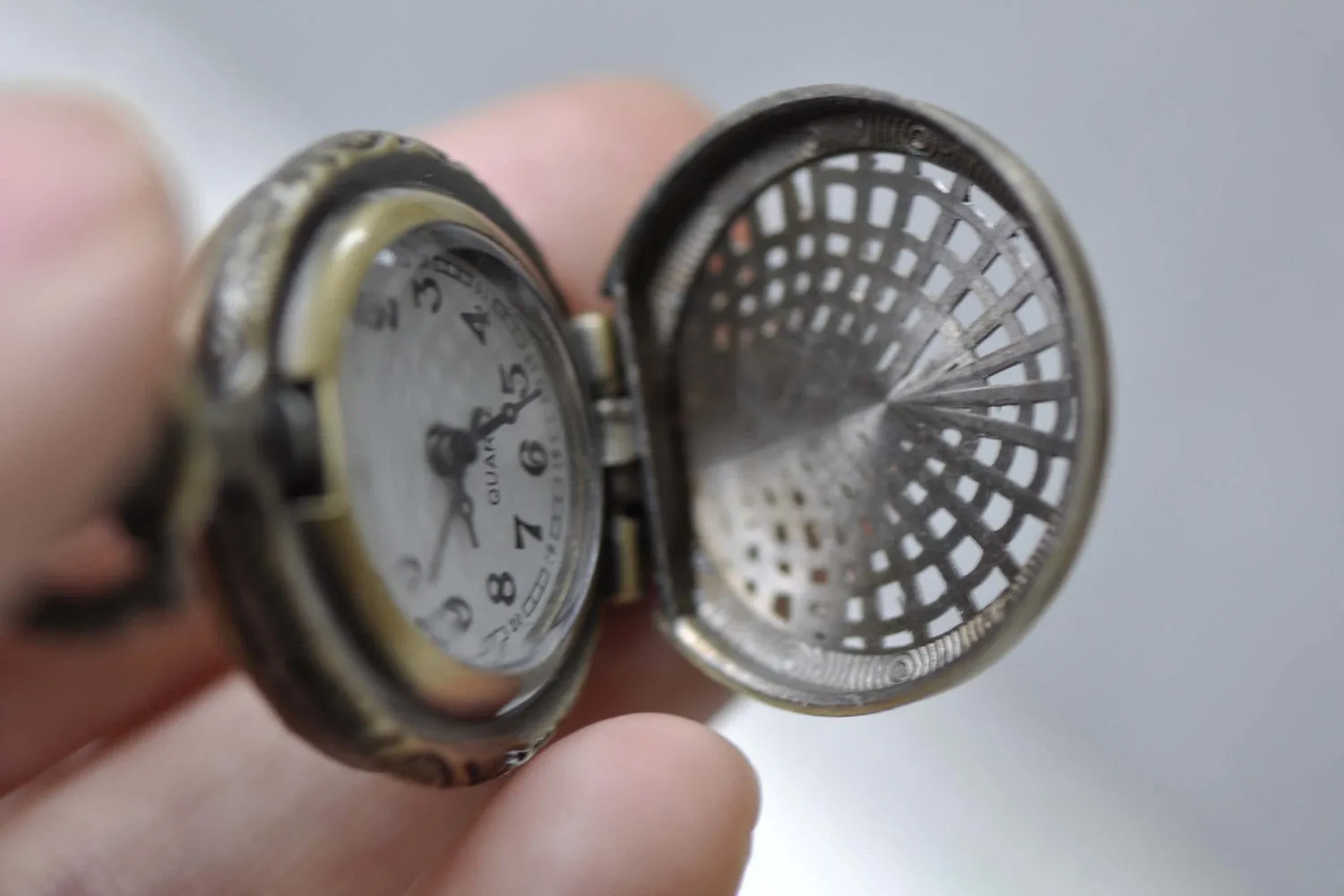 1 PC Antique Bronze Small Size Peacock Pocket Watch  A7966