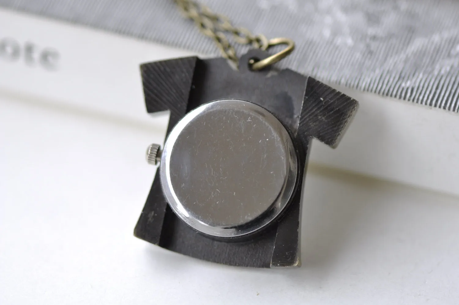 1 PC Antique Bronze T-Shirts Clothes Pocket Watch A7962