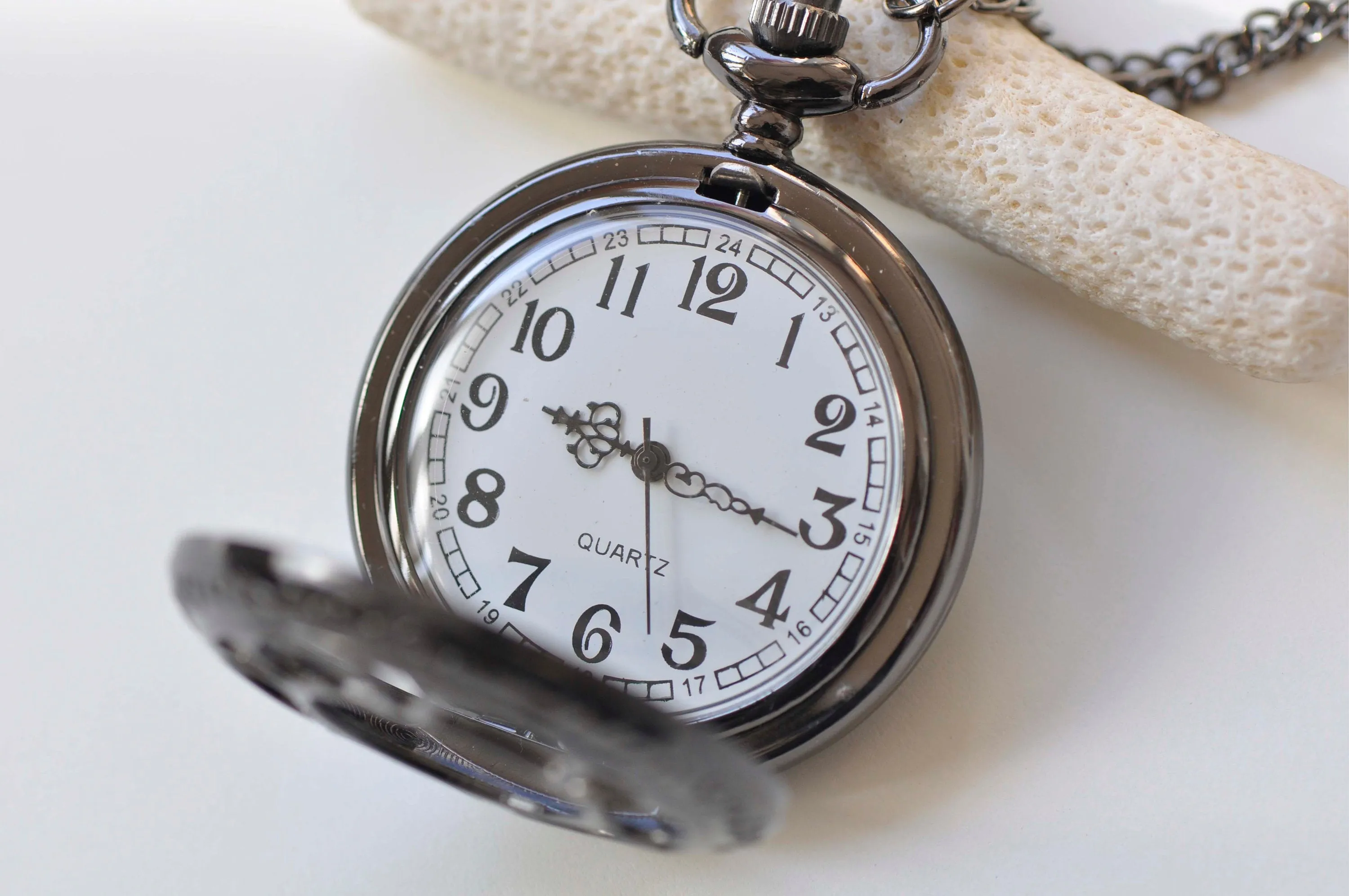 1 PC Gunmetal Black Round Pocket Watch Necklace A5310