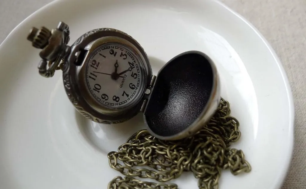 1 PC of Antique Bronze Football Round Pocket Watch A6403