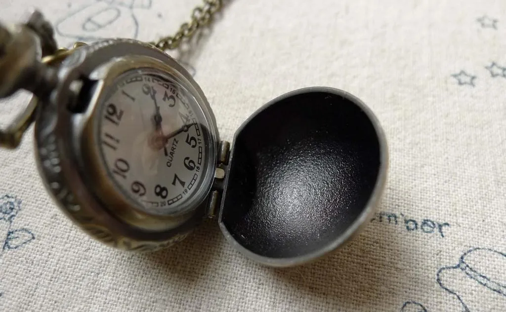 1 PC of Antique Bronze Football Round Pocket Watch A6403