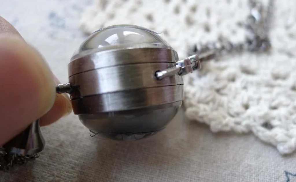 1 PC of Antique Silver Glass Bubble Orb Pocket Watch A7144