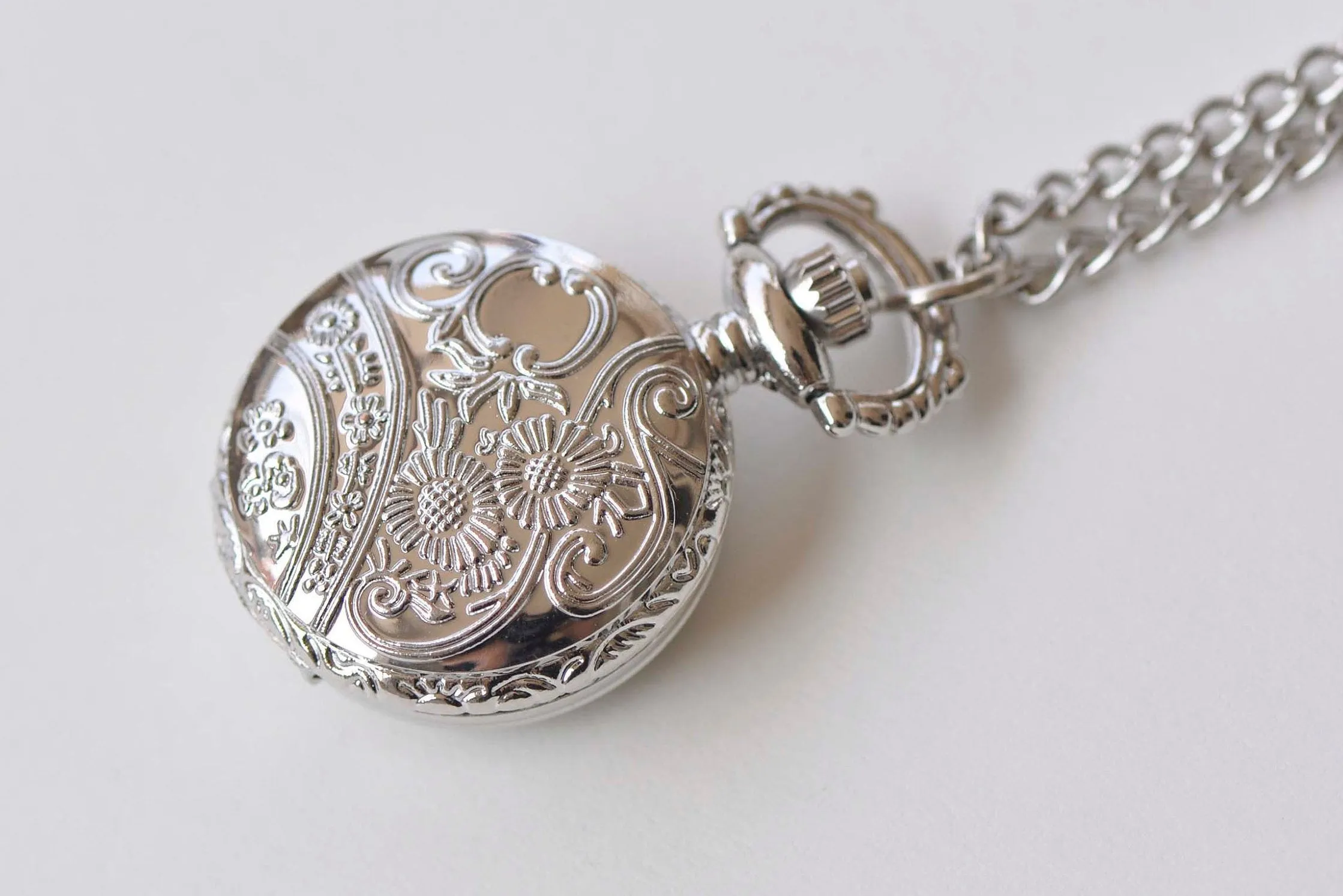 1 PC Platinum Silvery Gray Leaf Cover Pocket Watch Necklace A4326