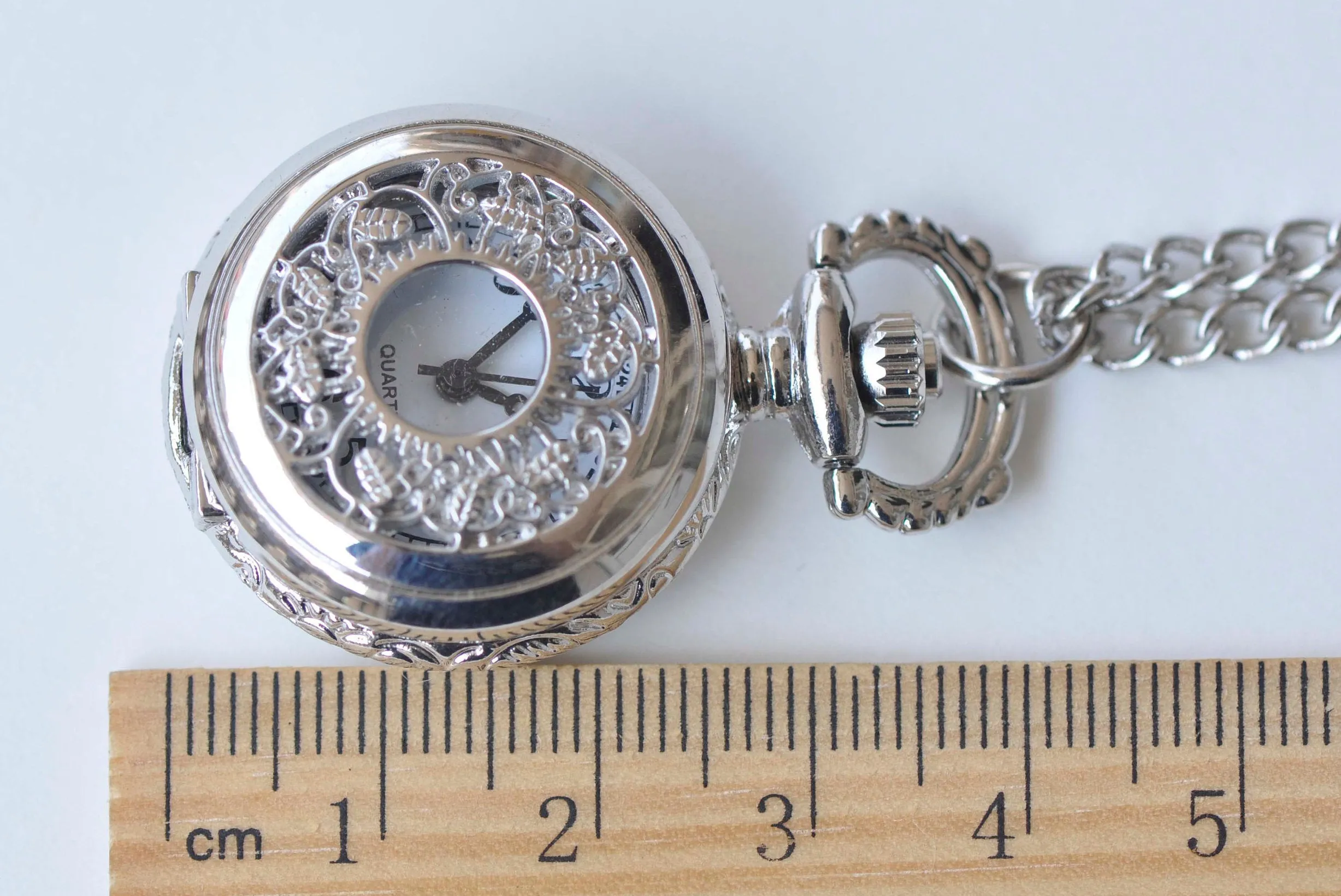 1 PC Platinum Silvery Gray Leaf Cover Pocket Watch Necklace A4326