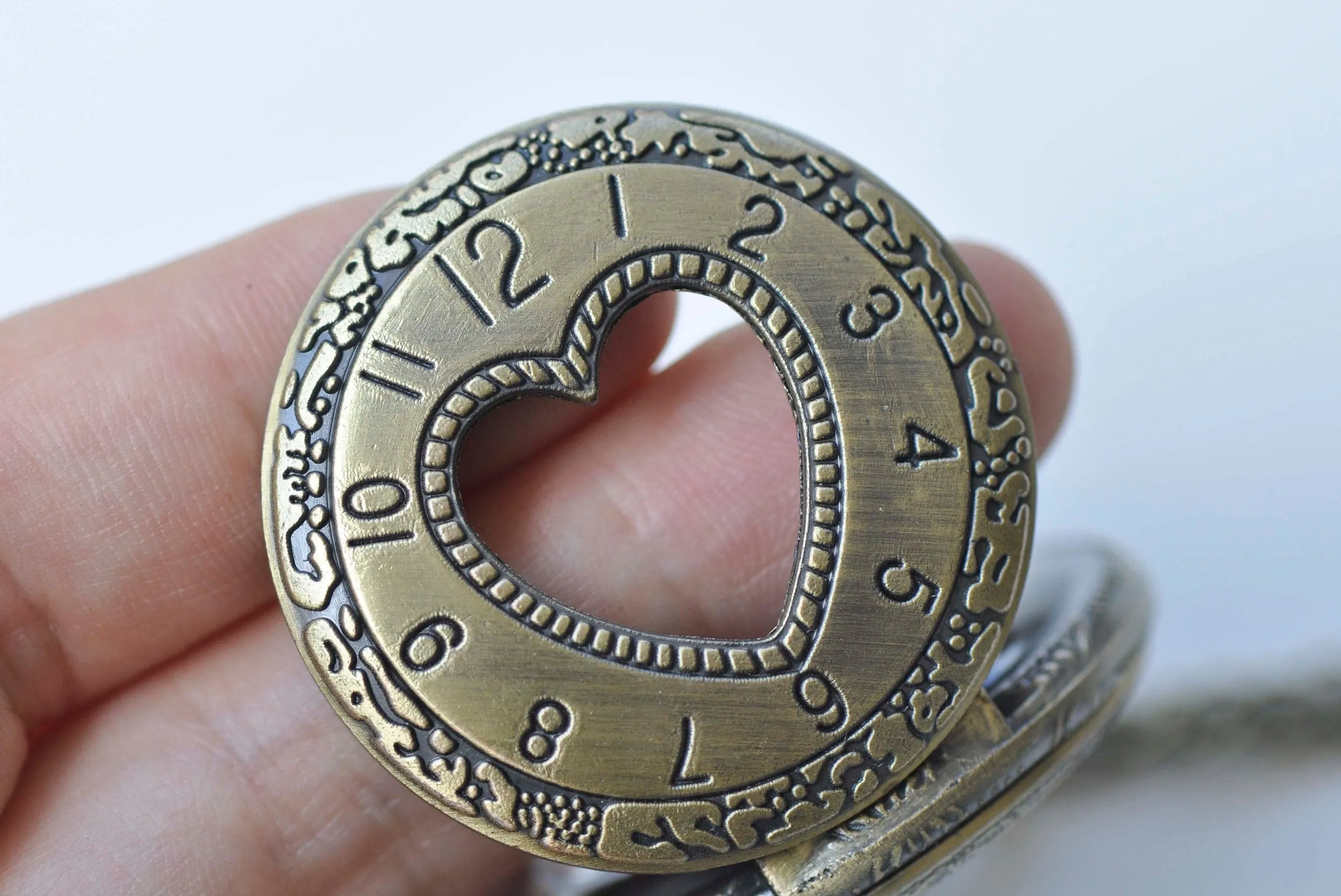 Antique Bronze Cut Out Heart Cover Round Pocket Watch Necklace A5942