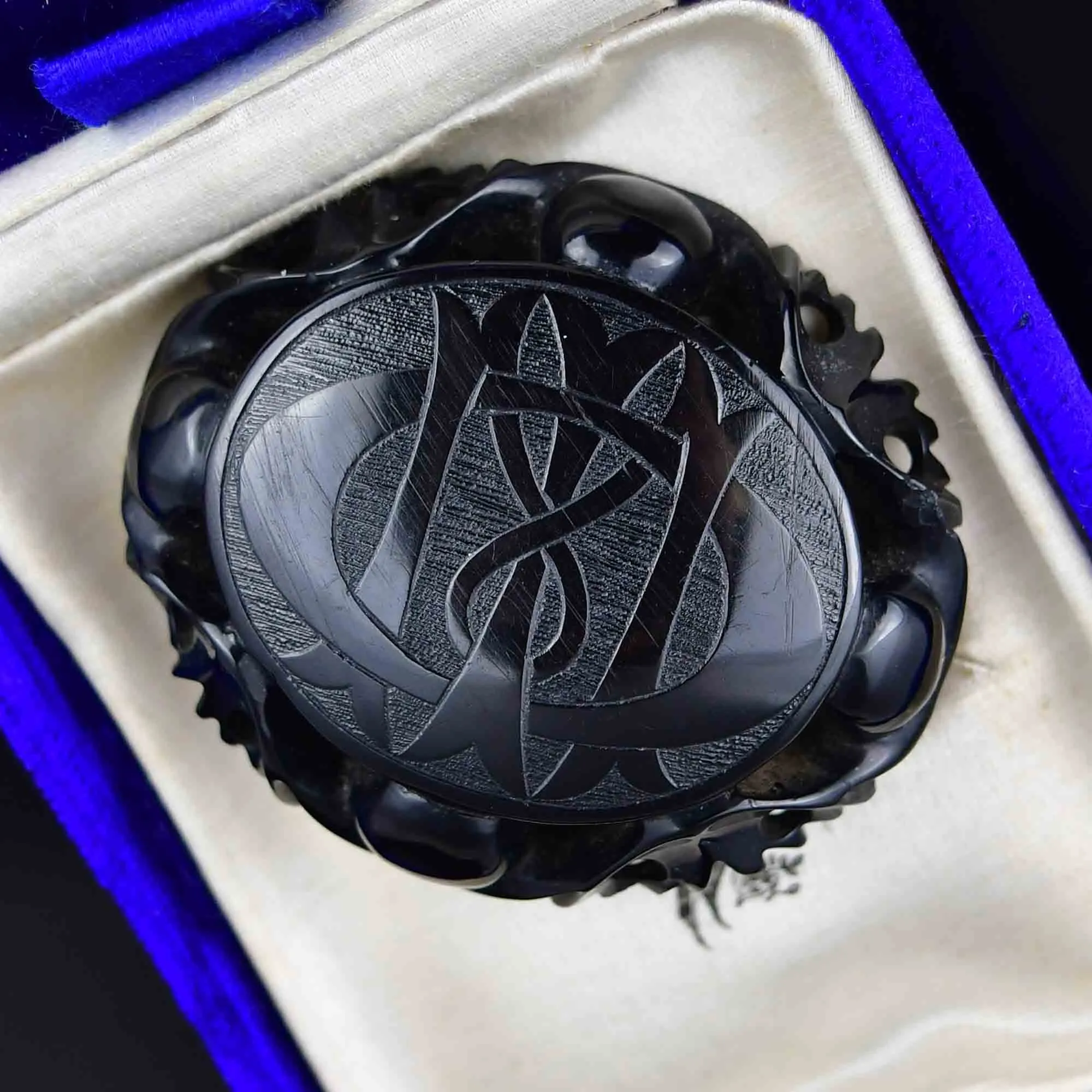 Antique Victorian Carved Whitby Jet In Memory Of Mourning Brooch