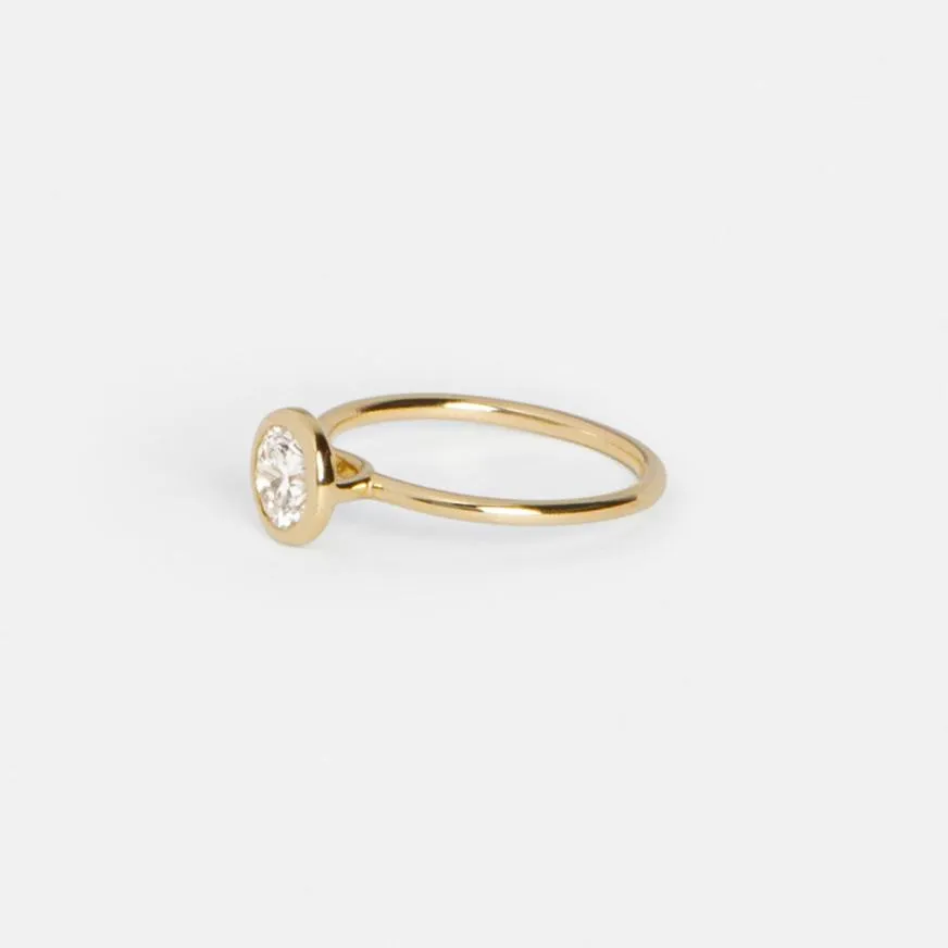 Arti Ring with 0.90ct Natural Diamond in Gold