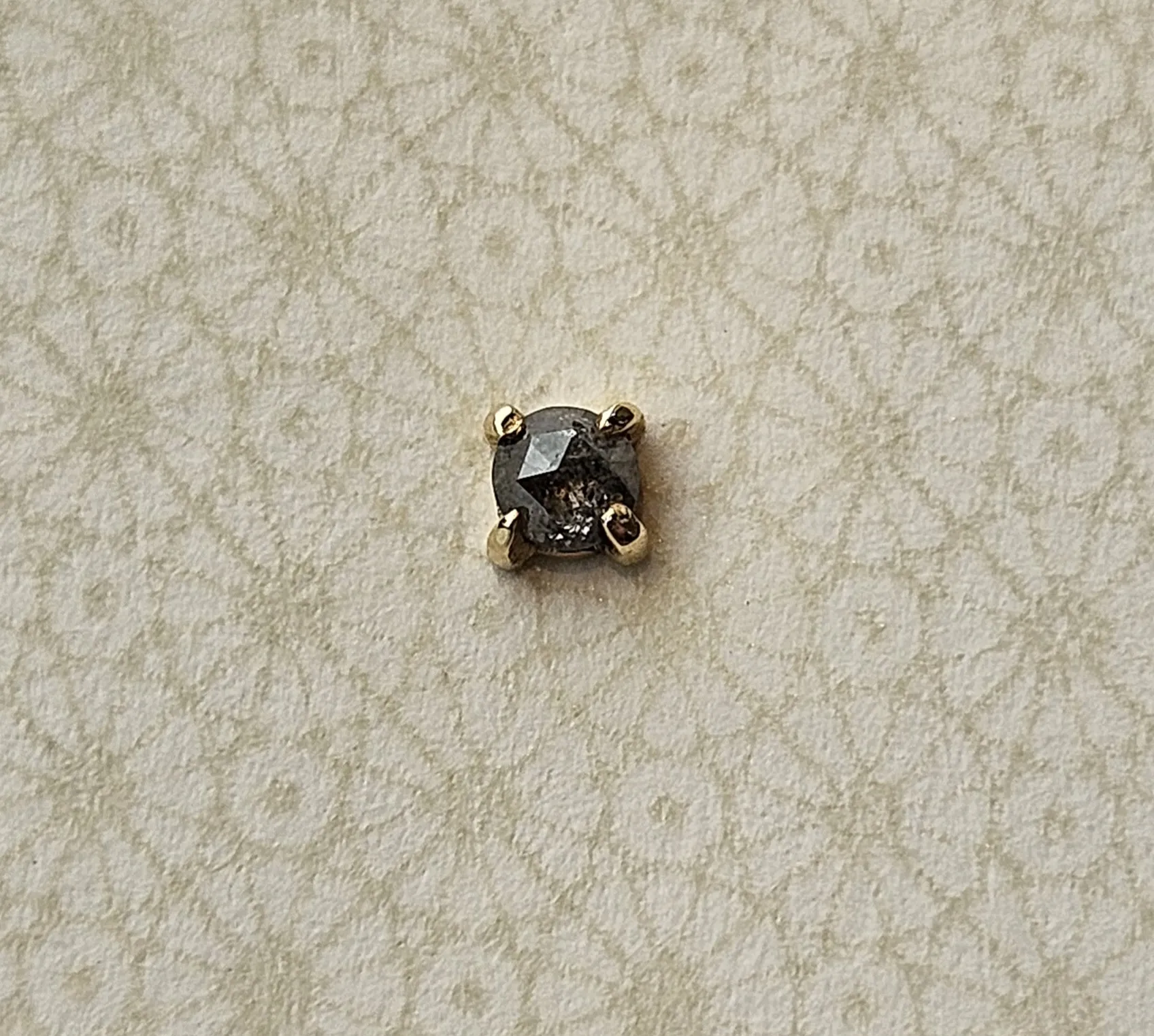 Minima 10ky Single Diamond Stud