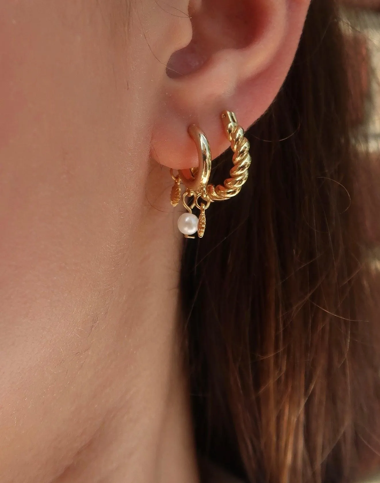 Mucho Twirl Hoop Earrings Stack Set