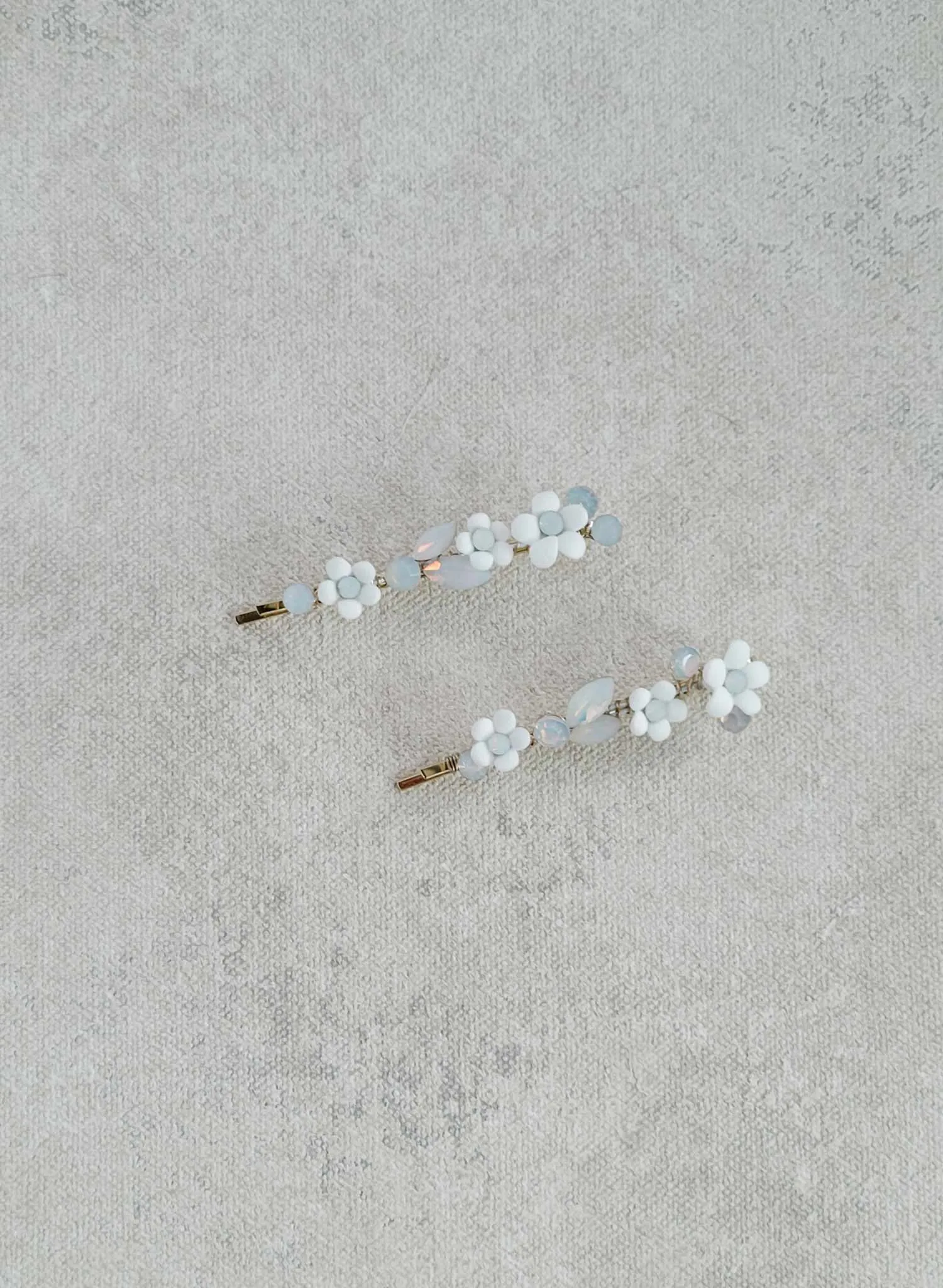 Petite Daisies bobby pins - Style #2506